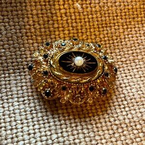 Vintage Sphinx A829 Victorian Broach